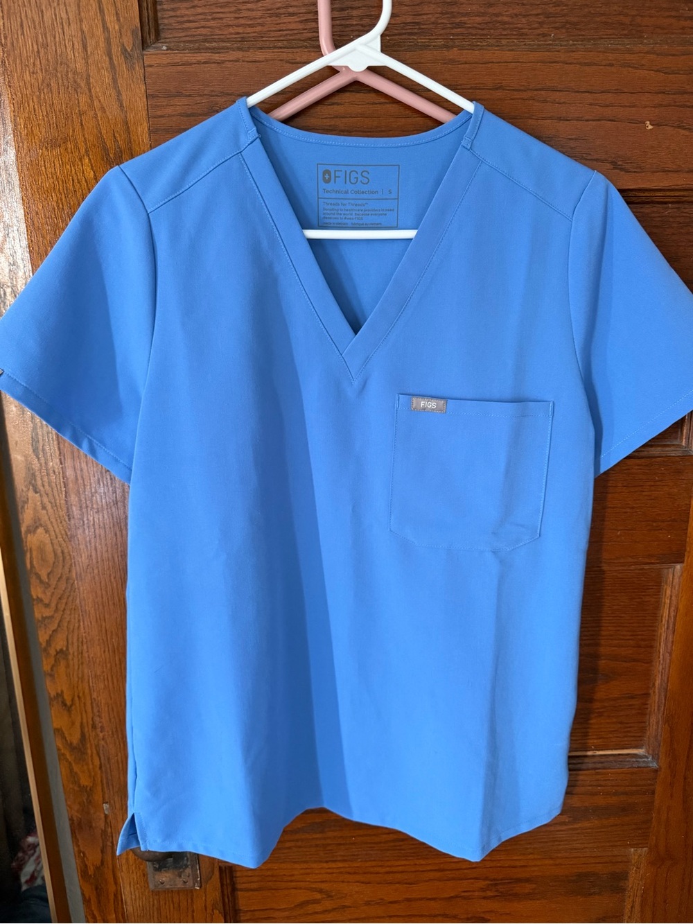 FIGS Men’s V-Neck Short Sleeve Top in Sky Blue